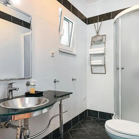 Pet Friendly In Holiday home Lozovac