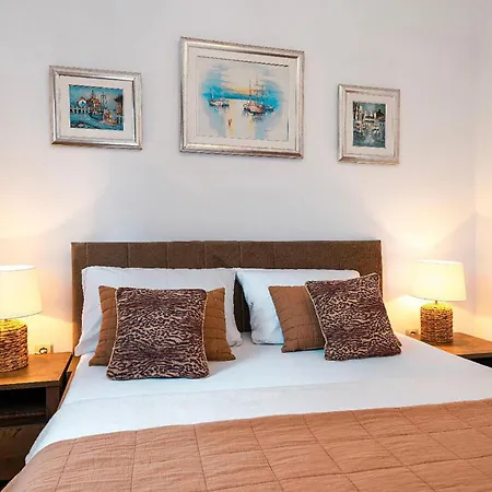 Pet Friendly In Lozovac
