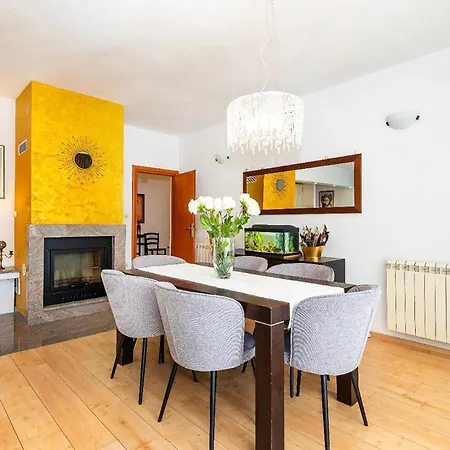 Pet Friendly In Holiday home Lozovac