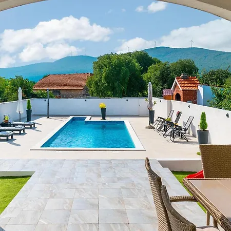 Holiday home Pet Friendly In *